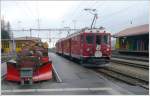 R1624 mit den Triebwagen 43 und 46 verlsst an diesem kalten Morgen Pontresina Richtung St.Moritz.