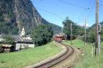 RhB Regionalzug 415 von St.Moritz nach Tirano am 29.08.1993 zwischen Brusio und Kreisviadukt mit Triebwagen ABe 4/4III 52 - A 1262 - B 2467 - B 2312 - B 2459 - B 2459. Hinweis: Damals stand noch die Original-Oberleitung mit Holzmasten! 
