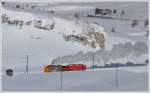 Am 26.02.2011 war wieder einmal die 101 jhrige Dampfschneeschleuder X rot d9213 am Berninapass unterwegs. Untersttzung bot die Gem 4/4 802 hier bei der Fahrt ber die Alp Bondo. (26.02.2011)