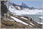 Die Nchte sind noch kalt am Berninapass, was fr mich von Vorteil war, denn der Schnee entlang des Lago Bianco war fest genug, dass ich ohne Schneeschuhe nach Alp Grm kam.