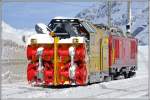 Xrot 95403 und Gem 4/4 802 in Ospizio Bernina 2253m. (21.02.2014)