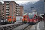 R1664 mit Allegra 3510 im RhB Bahnhof Tirano hat ältere Triebwagen verdrängt, nur die Rangierfahrzeuge Tm22 und Ge 162 wirken bereits etwas nostalgisch, aber gut gepflegt.