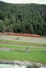 RhB - Regionalzug 464 von Tirano nach St.Moritz am 05.10.1999 zwischen Brusio und Miralago mit Triebwagen ABe 4/4 III 53 - AB - BD - B - Hinweis: gescanntes Dia
