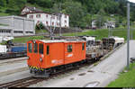 Dem De 2/2 ist sein Alter kaum anzusehen. Der seit der Eröffnung 1909 auf der Berninabahn beheimatete Gepäcktriebwagen steht auch heute noch im Einsatz. Meistens ist er wie auf diesem Bild vom 9. Juli 2014 in Poschiavo anzutreffen, wo er die Ge 2/2  Asnin  beim Rangierdienst unterstützt. An seinem ursprünglichen Aussehen hat sich trotz mehrerer Umbauten nicht viel verändert. Der unscheinbare Triebwagen ist eines meiner Lieblingsfahrzeuge bei der RhB, leider wird er beim nächsten grösseren Defekt aber wohl verschrottet werden.