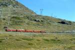 RhB Regionalzug 460 von Tirano nach St.Moritz am 30.08.1993 bei Alp Bondo zwischen Ospizio Bernina und Bernina Lagalb mit Triebwagen ABe 4/4III 55 - ABe 4/4 II 43 - B 2456 - B 2311 - D 4035 - 4x Rpw. Hinweis: gescanntes Dia
