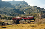 RhB: Ein schwach frequentierter Morgenzug mit ABe 4/4 41-49 auf der Fahrt von St. Moritz nach Tirano im Oktober 1987.
Besten Dank für den Hinweis an Julian.
Foto: Walter Ruetsch
