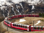 Abe 8/12 3509  Placidus Spescha  rollt mit dem Bernina Express 951 (Chur - Tirano) über die langgezogene Weiche in der Panoramakurve von Alp Grüm.