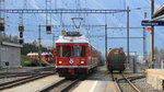 Vorortpendel Be 4/4 516 aus Samedan trifft fast gleichzeitig auf die beiden Bernina-TW 53 + 52 aus St. Moritz in Pontresina ein. (22.05.2016)