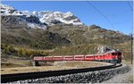 R1629 mit ABe 4/4 III 54  Hakone  und 53  Tirano  auf der Oberen Berninabachbrücke. (16.10.2016)