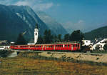 RhB: Eher seltener Personenzug Bever - Scuol-Tarasp mit einem Triebwagen der Baureihe ABe 4/4 (501-504,1939), passenden Wagen mit Mitteleinstieg sowie einem Gepäckwagen, im September 1989 bei