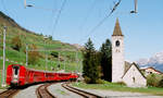 08. Mai 1994, Zug der Rhätischen Bahn bei Lavin, Bahnstrecke Klosters Platz – Scuol-Tarasp, (Engadiner Linie)