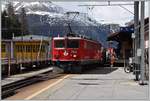 5135 mit Ge 6/6 II 703  St.Moritz  hat Holz- und Kesselwagen nach Pontresina gebracht. (06.05.2020)