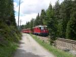 Rhtische Bahn 2008 - nachschuss auf die schiebende Ge 4/4 II 615  Klosters  mit ihrem R 1937 bei Carolina am 08.06.2008.