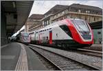 Ein SBB RABe 502 trifft auf einer Testfahrt in Lausanne auf den Lyria TGV von Paris.