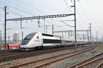 TGV Lyria 4417 durchfährt den Bahnhof Muttenz. Die Aufnahme stammt vom 21.03.2016.