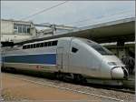 Wie ein Marienkfer vor dem Abflug, breitet der SBB TGV POS 4406 seine  Flgel  aus, um am 19.06.10 im Bahnhof von Mulhouse an einen zweiten Zug angekuppelt zu werden.