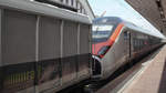 RABe 501 001-8 (93 85 0501 001-8 CH-SBB)  durchfährt, gezogen von RailAdventure, den Bahnhof Basel.