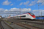 RABe 501 003-4 Giruno durchfährt am 23.02.2024 den Bahnhof Muttenz.