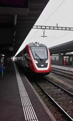 Nun habe ich es auch geschafft: ein Twindexx beinahe zum Anfassen!  Beim Warten auf die S-Bahn, die meinen Sohn Tristan nach Winterthur brachte, fuhr der neue SBB Intercity zur Testfahrt durch Wil in