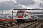 RABe 511 108 durchfährt den Bahnhof Muttenz.