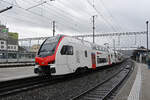 RABe 512 020-4 KISS wartet am 12.02.2024 beim Bahnhof Brugg.