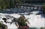 . Am großen Fall -

Ein Doppelstock-Triebzug am Rheinfall bei Neuhausen.

02.08.2014 (M)