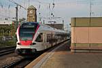 Nachschuss am 12.10.2015 auf RABe 521 005, als dieser als Pendel-S6 (Basel SBB - Basel Bad Bf - Basel SBB) auf Gleis 2 in Basel Bad Bf einfuhr.