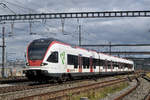 RABe 521 025, auf der S1, fährt zum Bahnhof Muttenz.