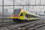 RABe 521 017, auf der S3, verlässt den Bahnhof Pratteln.