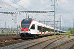 RABe 521 023, auf der S1, fährt zum Bahnhof Muttenz.