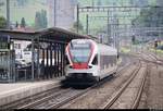 RABe 521 021 (Stadler FLIRT) der Regio-S-Bahn Basel (SBB) als S3 von Delémont (CH) nach Olten (CH) steht im Bahnhof Sissach (CH) auf der Hauensteinstrecke (500).