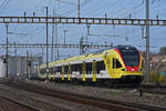 RABe 521 017 mit der Werbung für die Fachhochschule Muttenz, auf der S3, fährt zum Bahnhof Pratteln.