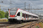 RABe 521 020, auf der S3, verlässt den Bahnhof Pratteln.