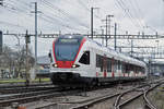 RABe 523 033, auf der S3, verlässt den Bahnhof Pratteln.