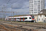 RABe 523 068, auf der S1, fährt Richtung Bahnhof Pratteln.