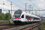 RABe 523 070, auf der S3, verlässt den Bahnhof Pratteln.