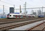 Nachschuss auf RABe 523 047 (Stadler FLIRT) der Regio-S-Bahn Basel (SBB) als S1 von Basel SBB (CH) nach Frick (CH), die den Bahnhof Pratteln (CH) erreicht.