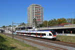 RABe 523 010, auf der S1, fährt Richtung Bahnhof Muttenz.