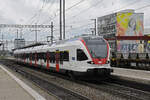 RABe 523 008, auf der S1, wartet am 29.08.2023 beim Bahnhof Pratteln.