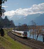 Wer sagt Gegenlicht geht nicht? Blick zu Walliser Alpen: Ein Stadler FLIRT  RABe 523 024 der SBB (RER Vaudois) als S1 (Villeneuve - Montreux -  Vevey - Lausanne -  Yverdon-les-Bains), kommt von