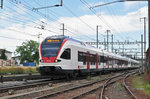 RABe 523 050, auf der S3 verlässt den Bahnhof Pratteln.