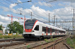 RABe 523 034, auf der S3, verlässt den Bahnhof Pratteln.