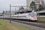 ETR 610 fährt Richtung Bahnhof Muttenz.