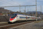 ETR 610 durchfährt den Bahnhof Gelterkinden.