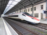 SBB - Triebzug RABe 610 114-6 in der Bahnhofshalle von Olten am 16.04.2016