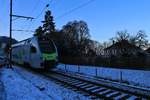 BLS RABe 515 002  Mutz  nach Sonnenuntergang nebem dem offiziellen Gästehaus der schweizerischen Regierung in Kehrsatz.