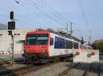 Der SBB-RBDe 560 061  Sins  mit einem AB und dem Bt 975 (beide ehemals Thurbo/Seehas) fährt am 28. Oktober 2007 als S6 Richtung Langenthal in den Bahnhof Zell ein. Die Einsätze von SBB-Zügen auf dieser Linie dienten dem Kilometerausgleich zwischen SBB und BLS. 