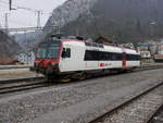 SBB - Triebwagen RBDe 4/4  560 253-7 auf Hilfsdrehgestellen wegen eines Erdrutsch zwischen Lommiswil und Oberdorf abgestellt in Moutier am 24.02.2018