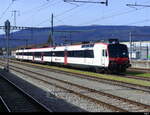 SBB - DOMINO Pendelzug mit dem Triebwagen 560 209-9 abgestellt im Bhf. Yverdon am 06.04.2024