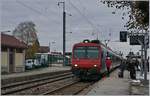 Mit dem Fahrplanwechsel verschwinden auch die letzten bunten SBB  Kolibri - NPZ Züge die als RBe 560 im TGV Anschlussverkehr Neuchâtel - Frasne im Einsatz standen, auch wenn Streik bedingt in den letzten Tagen die TGV Züge nicht gefahren sind. 

Im Bild der RE 18221 nach der Ankunft in Frasne am  23. Nov. 2019